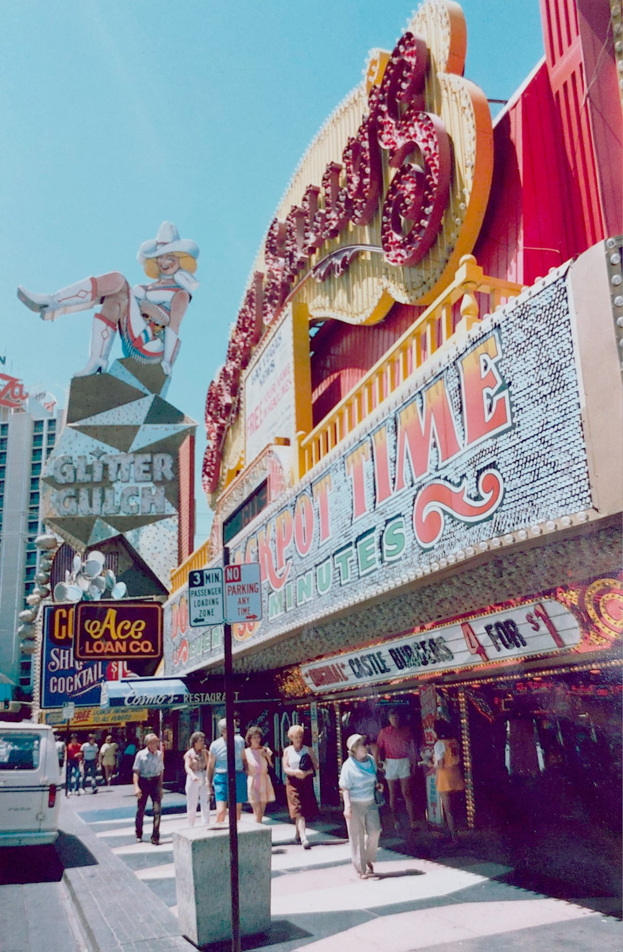 Sassy Sally’s, 32 Fremont St, June 1986. Cosmo’s Restaurant was below the casino, in a space that was once a nightclub. Photo from Gerrie Versluis.