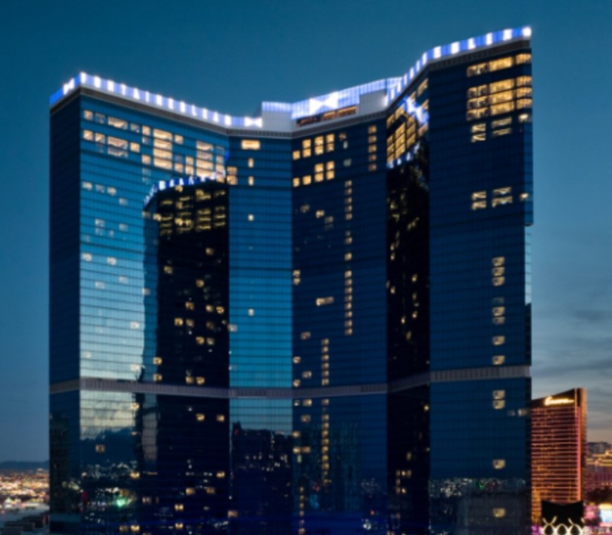 Why You Need to Stay at Fontainebleau Las Vegas Before It’s Too Late
