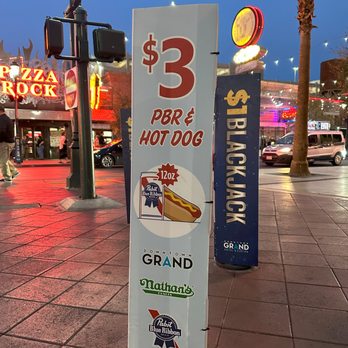 The First Thing I Do in Las Vegas? It Starts With a Hot Dog.